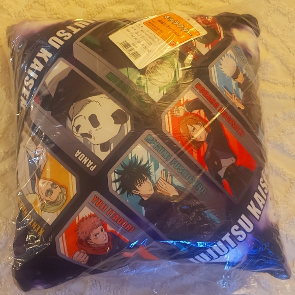 NWT Jujutsu Kaisen pillow - Picture 2 of 4